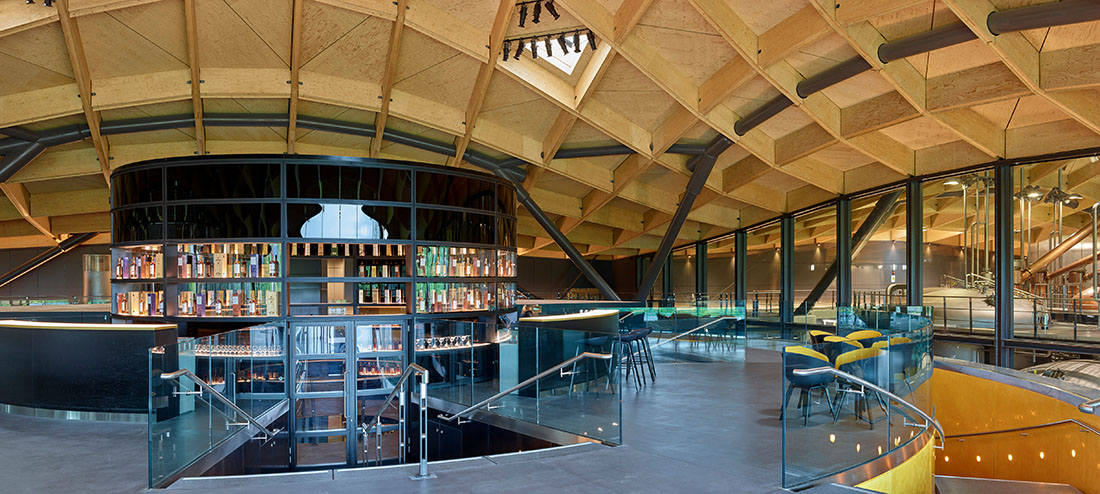 Multi-Award-Winner: Der Holz-Neubau der schottischen Destillerie Macallan. Fotos: © Mark Power, MAGNUM PHOTOS
