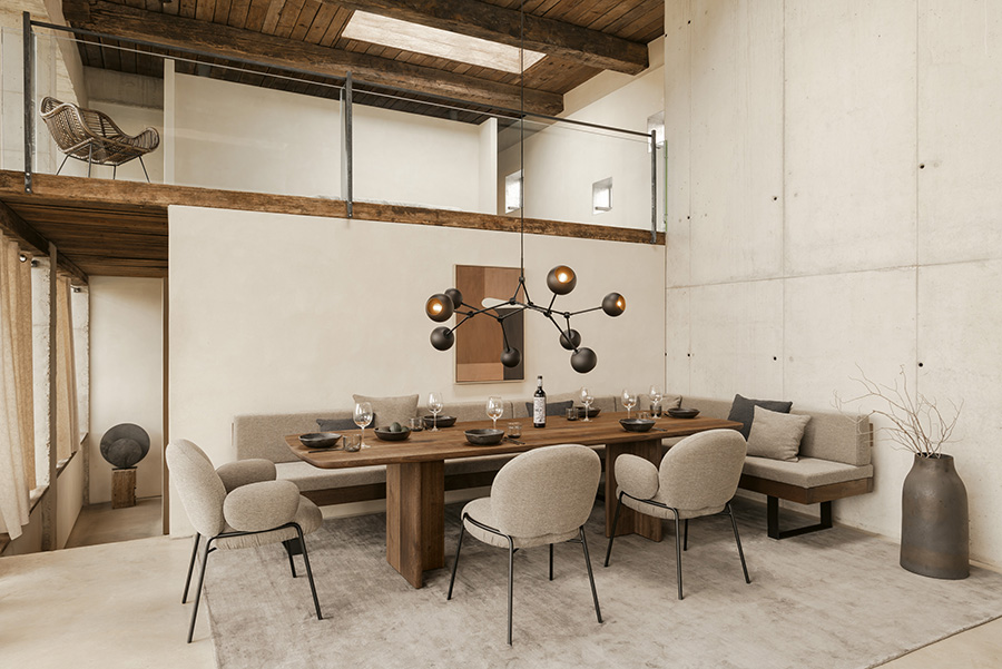 Wenn ein Tisch zum Statement wird: Zwischen Kunst und Ästhetik, aber immer geerdet: So präsentiert sich die neue T-Rox-Kollektion von Janua, Design: Birgit Hoffmann & Christoph Khaleyss www.janua-moebel.com Foto: © Janua