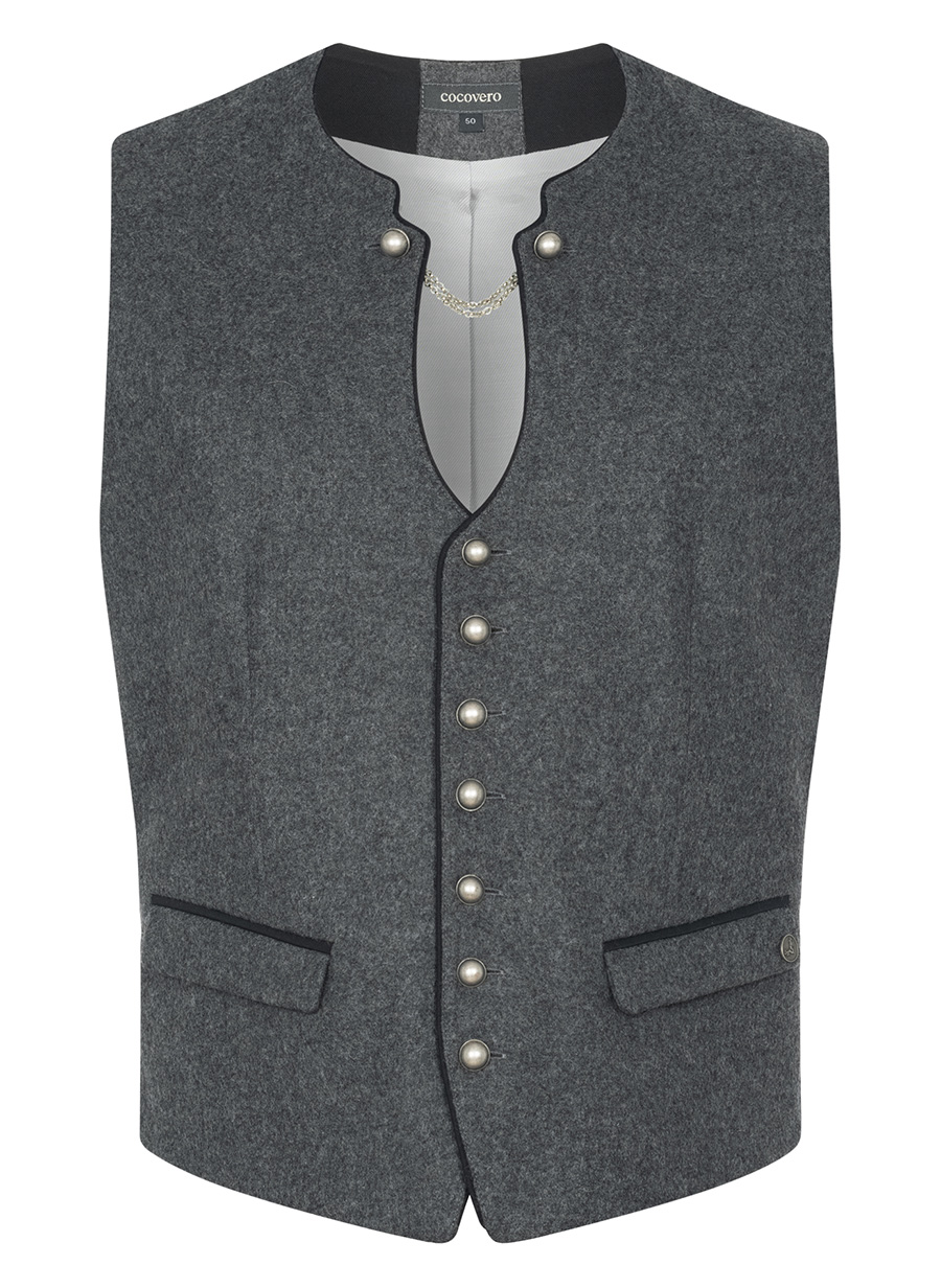 Zur Lederhose und zur Jeans | Eine moderne Interpretation der Kettlerweste ist die Weste „Oskar“. Die Front ist Ton in Ton aus Loden gearbeitet. Für ein wenig Kontrast sorgen die silbernen Kugelknöpfe und der Ausschnitt mit Ketten-applikation. | www.cocovero.com | Foto: © CocoVero GmbH