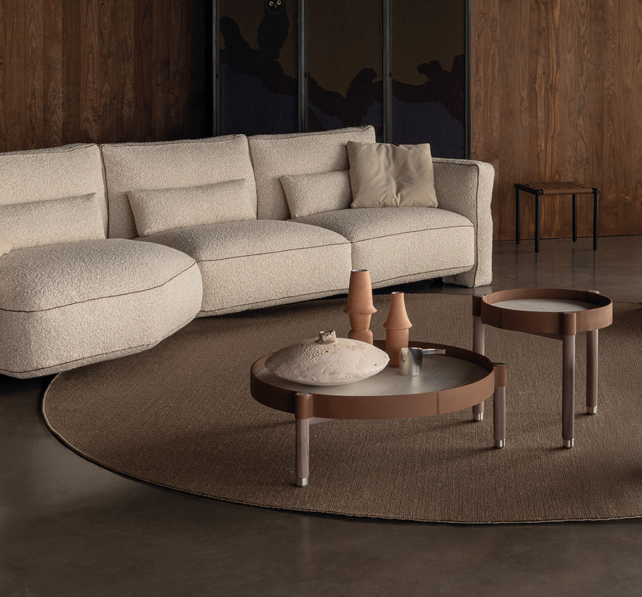 Ungezwungene Eleganz | Das „Loden sectional Sofa“ ist eine Oase der Entspannung und lässt sich nahtlos an jeden Raum und Alltag anpassen – ein Meisterwerk an Weichheit und Vielseitigkeit. Design: Gianmaria und Stefano Conficconi www.cierreimbottiti.it Foto: © Cierre1972